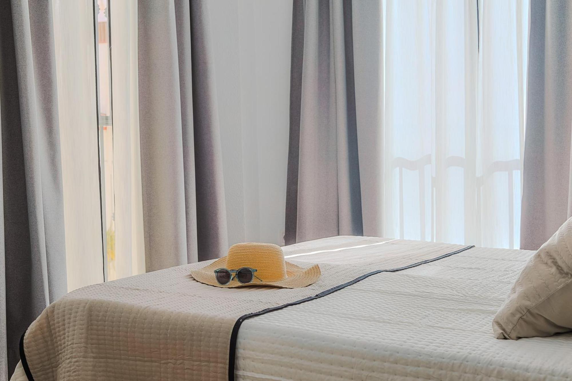 Hotel Olas De